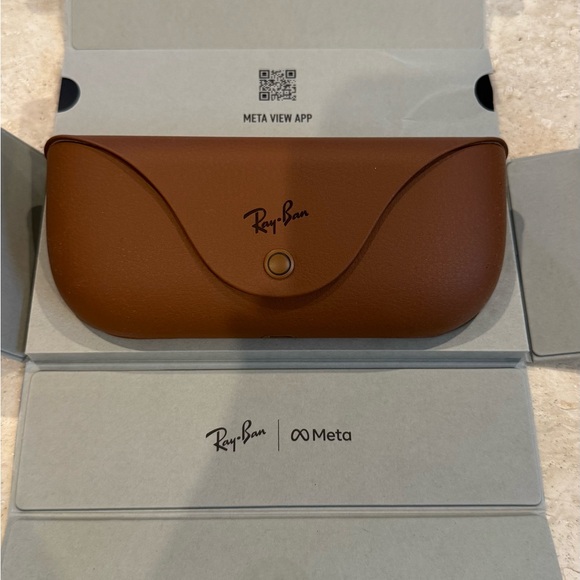 Meta Ray-Ban Black Wayfarer Sunglasses- Brand New - never worn - Picture 3 of 5